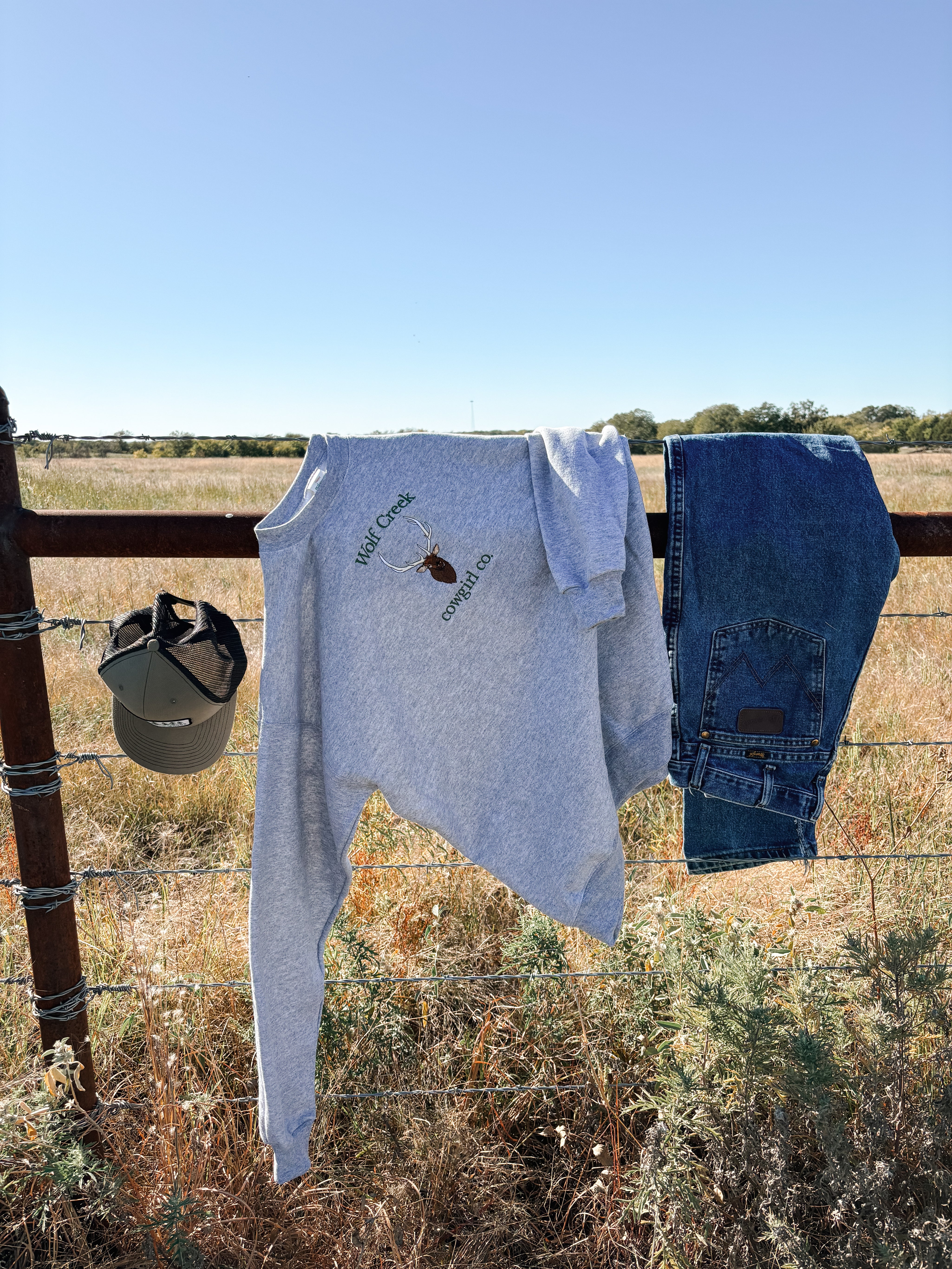 Wolf Creek Cowgirl Co. Elk Logo Crewneck in Gray